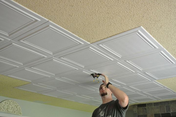 Beneficiile instalarii unui tavan fals
